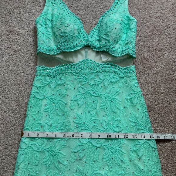 La Femme Prom Dress Midriff Cutout Green Lace Fitted Maxi Formal Grad 💫 - Picture 9 of 17